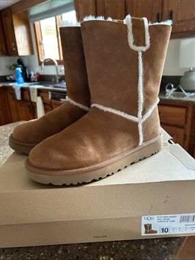NIB UGG Chestnut Suede Mid-Calf Shearling Boots Size 10